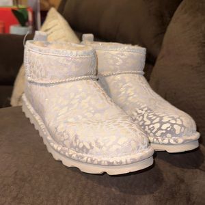 Short exotic winter white leopard glitter BEARPAW snow boots size 10